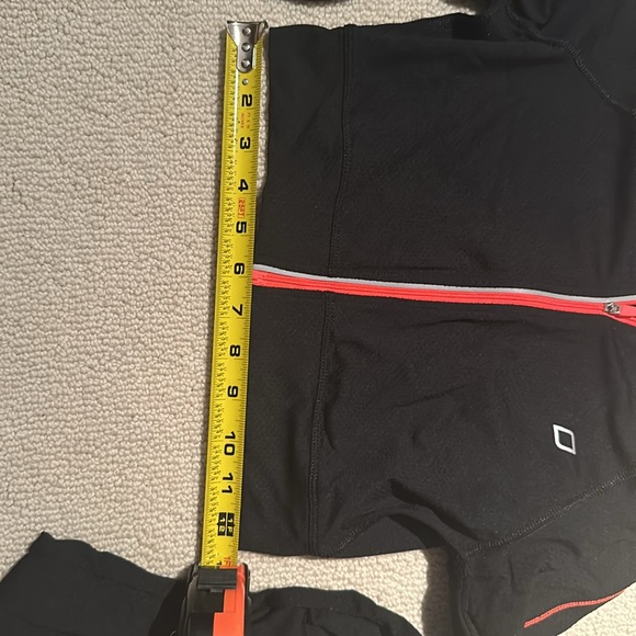 Lorna Jane small cropped mesh workout jacket Black( not blue like camera took) - Picture 6 of 6